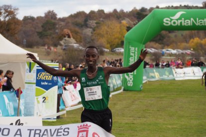 Kwizera supera la línea de llegada como ganador en Valonsadero.