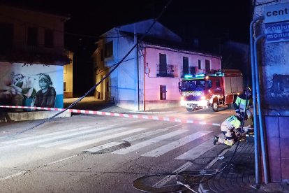 Los cables caídos antes de su reparación.