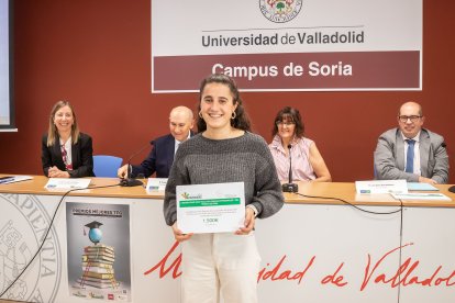 La ceremonia de entrega ha tenido lugar este jueves en el salón de Grados del campus.