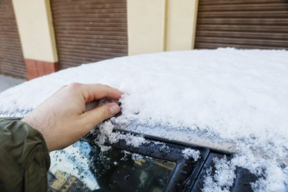 La nieve ha hecho su presencia en la provincia y son varias las vías con incidencias a la hora de circular.