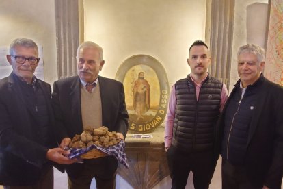 De derecha a izquierda, el presidente de la recién creada Asociación de Truficultores Europeos (ATE), Michel Tournayre, junto a los vicepresidentes de la ATE: Daniel Brito García-Mascaraque (FETT), Gianfranco Berni (FITA) y Alain Ambialet (FFT).