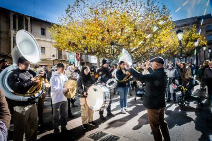 La Banda Municipal recorrió el centro en un pasacalles musical