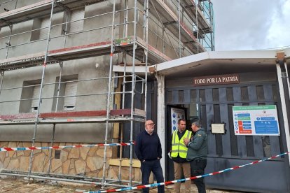 Al fondo, el acuartelamiento de Berlanga en obras.