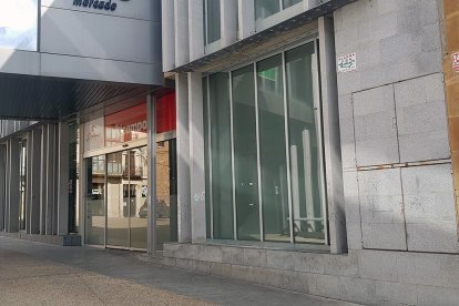 Exterior del local para coworking artesano.