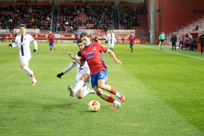 Disputa de Balón entre el CD Numancia y el Mallorca.