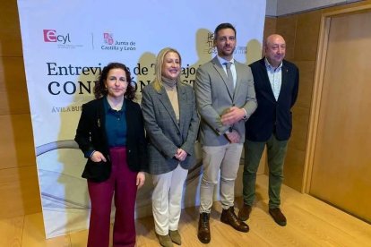 Blanco (segundo dcha) en la jornada 'Conexión Hostelería: Entrevistas Express' en Soria.