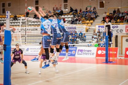 Triple bloqueo del Grupo Herce ante un Manacor que no pudo con la solidez celeste.