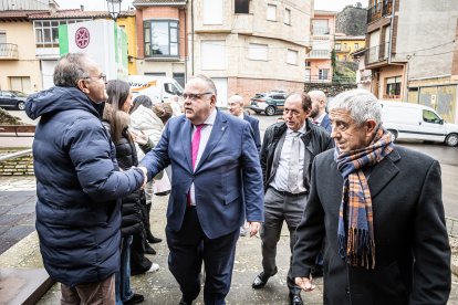 El consejero de Sanidad acude a San Leonardo a presentar el proyecto del centro de salud.