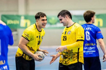 El Balonmano Soria contó con el apoyo de la afición durante todo el partido