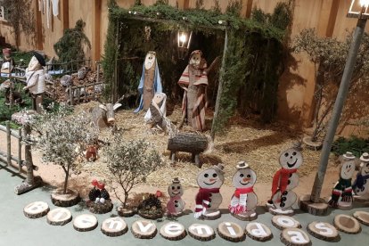 Un belén elaborado con motivos naturales