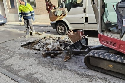 Reparación del hundimiento en la calle Morales Contreras de Soria.