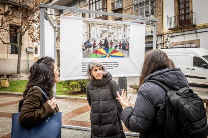 Exposición de fotografía sobre Gaza en la plaza del Olivo.