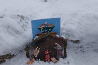 El primer Belén de Urbión de la Navidad 2025 llega a la cima.