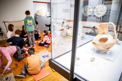 Los más pequeños han podido participar en el taller ‘Un invierno tejido’.