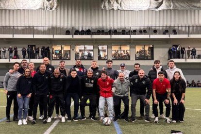 Sergio Machuca, el quinto por la derecha en la fila de arriba, junto con los representantes de otros clubes en el MSV Pro Combine de Canadá