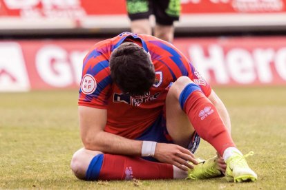 Un jugador del Numancia, durante un partido de 2025.
