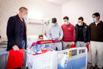 Visita del Numancia al Hospital Santa Bárbara.