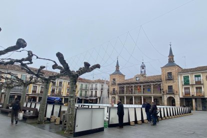 El Burgo de Osma disfruta de la pista de patinaje sobre hielo a la espera de los Reyes Magos.