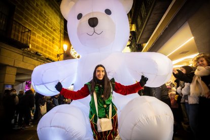 Una preciosa y colorida marcha acompañó a los Reyes Magos.