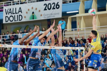 El Grupo Herce jugará a finales de este mes la Copa CEV, en la imagen la final de la Supercopa ante Guaguas.