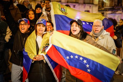 La comunidad venezolana se concentra para festejar el fin del régimen de Nicolás Maduro.