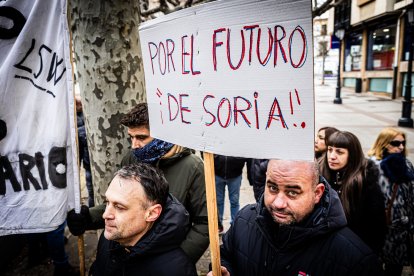 Los trabajadores de Losán exigen una solución a los propietarios y la implicación de las administraciones.