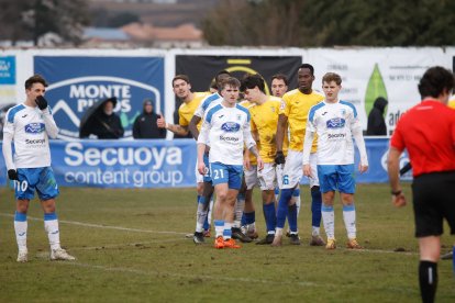 El Almazán sigue con su crisis de juego y de resultados al perder ante la Arandina.