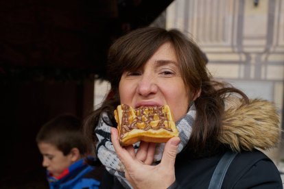 El frío estimula el apetito y aumenta el deseo de alimentos energéticos como dulces, panes y comidas reconfortantes.