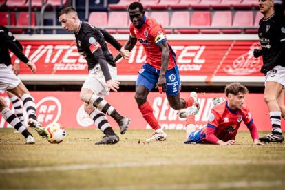El equipo rojillo se aleja de las opciones de ascenso