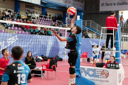 Los alevines del Sporting Río Duero lideran en solitario el Campeonato Regional de Edad.