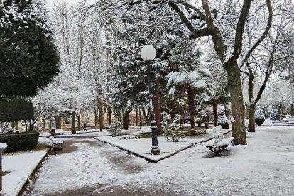 El parque de la Dehesa nevado este febrero de 2026.