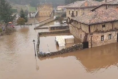 Inundación del casco urbano en el pueblo de Salduero (Soria) con la crecida del Duero.