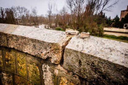 Daños y grietas de nuevo en el puente de San Esteban (Soria).