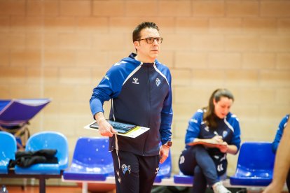 El técnico del C.V. Río Duero, Alberto Toribio, mostró su satisfacción por el nivel de su equipo ante C.V. Teruel.