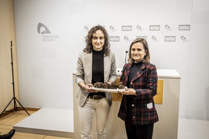 Carolina Romero y Elia Jiménez, en la presentación de la feria.