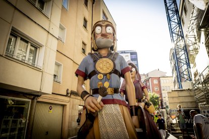 Comparsa de gigantes y cabezudos.
