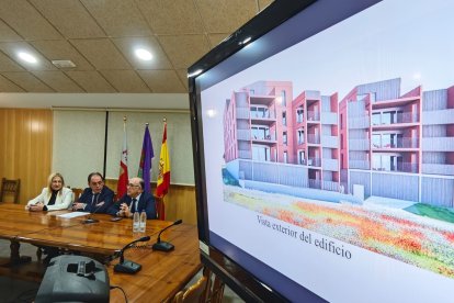 n instante de la presentación del proyecto de las 38 viviendas.
