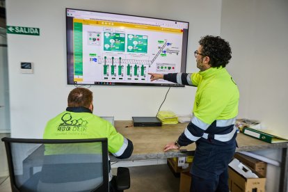 Personal de Rebi monitorizando recursos de la biomasa.