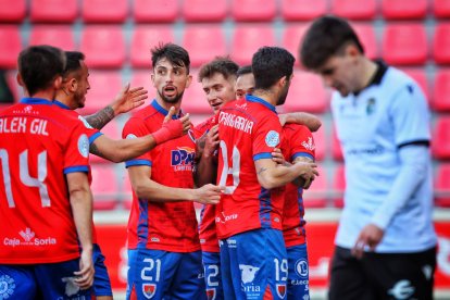 Los jugadores rojillos celebran uno de los goles anotados ante el Burgos Promesas.