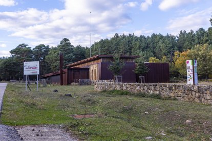 Sobre estas líneas, la casa del parque de la Laguna Negra.