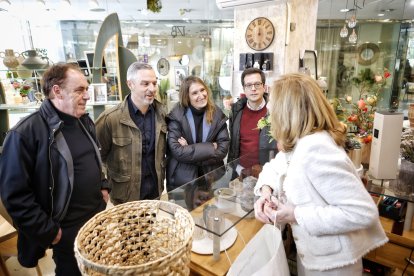 Serrano, Bravo, Lucas y Cabezón en Regalos Calavia.
