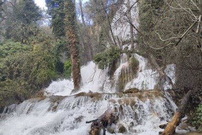 Cascada de la Toba en una imagen reciente alimentada por las lluvias y el deshielo.