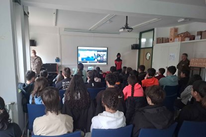 Alumnos del Instituto Margarita de Fuenmayor de Ágreda en videoconferencia con la Antártida.