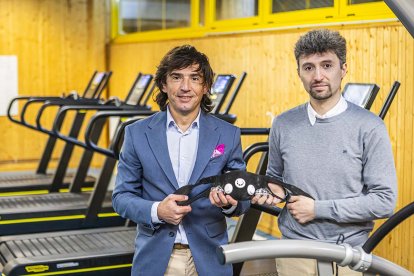 Diego Fernández y David Jerves, investigadores que han trabajado en el estudio con los deportistas de crossfit.