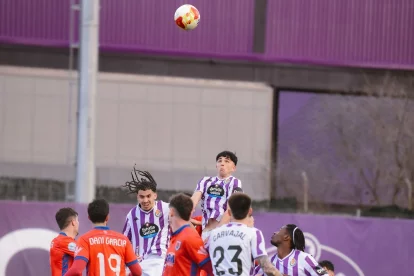 Un cabezazo de Arco truncaba la victoria del Numancia ante el Valladolid Promesas.