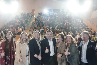 El candidato del PP a la reelección como presidente de la Junta, Alfonso Fernández Mañueco, clausura en Burgos un acto con motivo del Día Internacional de la Mujer.