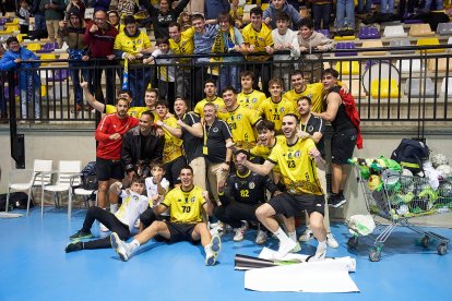 Alegría de los jugadores del BM Soria tras la importante victoria del sábado ante Alcobendas.