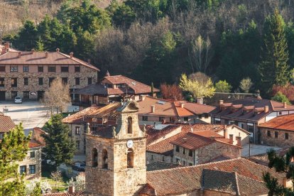 Sobre estas líneas, panorámica de Molinos de Duero.
