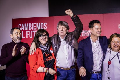 Los socialistas celebran el triunfo en Soria en el hotel San Francisco, cuartel general de Carlos Martínez en la noche electoral.