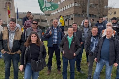 Casi un centenar de asistentes de Soria en la concentración en Valladolid.